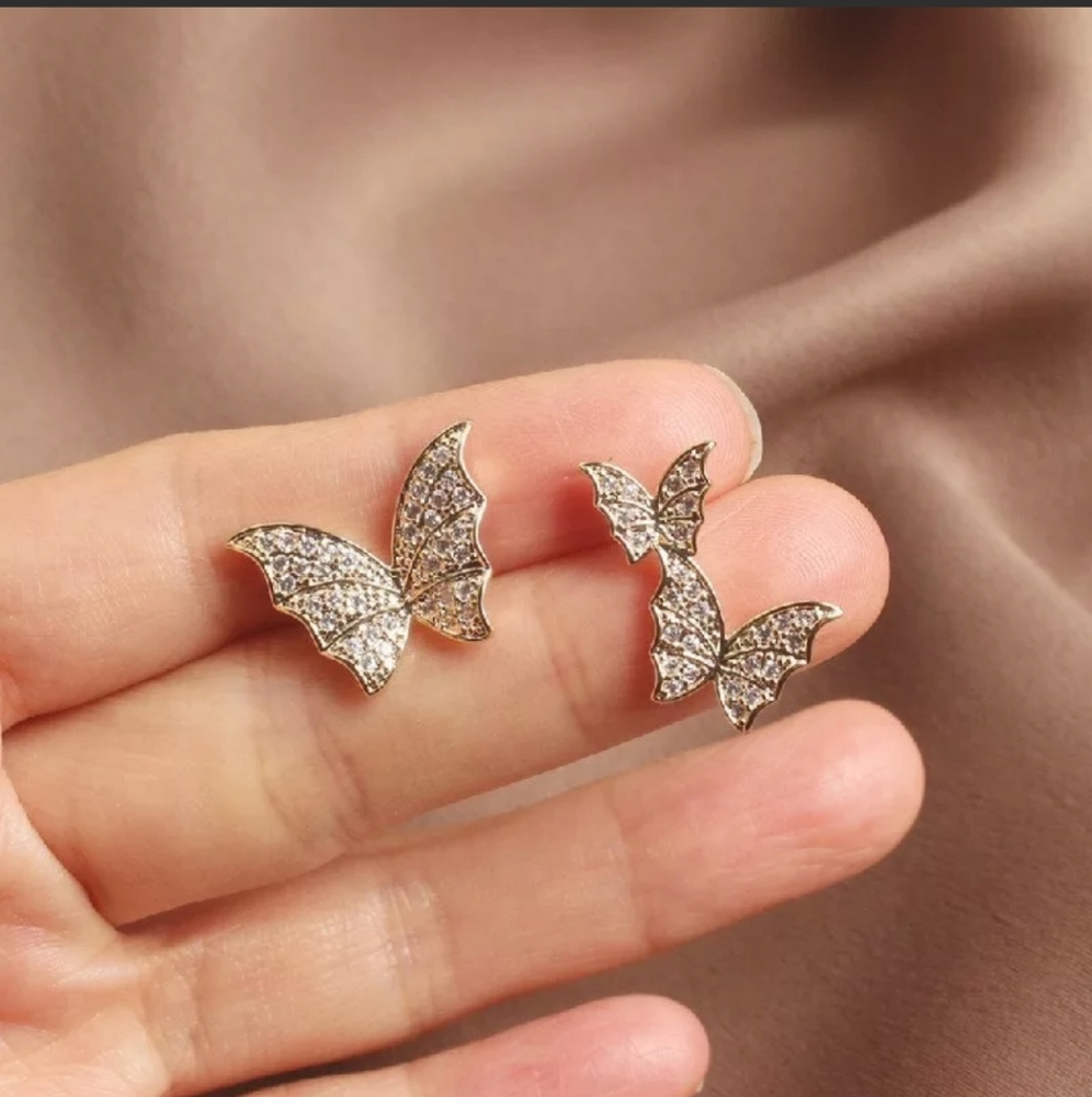 Pretty New SS Gold Rhinestone Butterfly Studs♡ - Picture 4 of 4